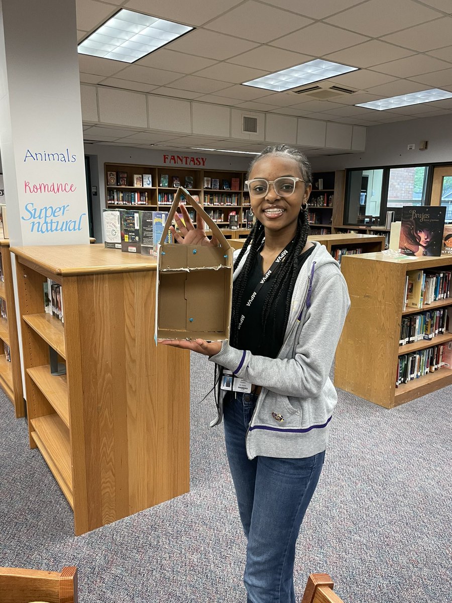 Such a fun day full of teamwork, creativity and learning in the @MeyerlandMS Library! Thanks to the incredible, irreplaceable @HISDLibraryServ team for our makerspace resources! #librariesmatter