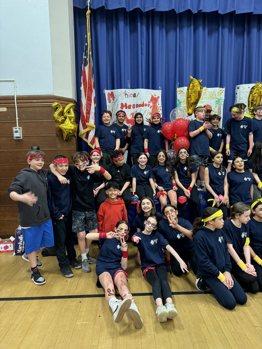 MrsMessados's tweet photo. The Mythical Messados’ 🐉 having a great time at sports night! 🏀@PtaPolk @polk_street https://t.co/8bsFtEtdb0