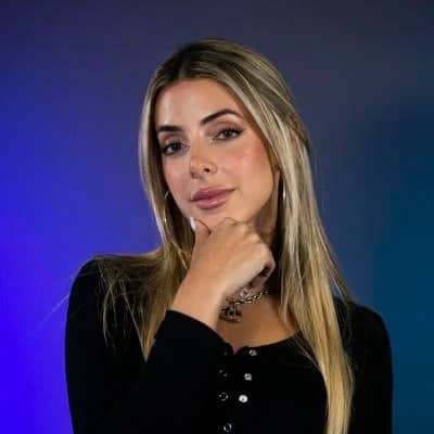 Aquí tenemos a María Corina Smith  la otra "Corina" que nos queda por si acaso inhabilitan también a Corina Yoris.