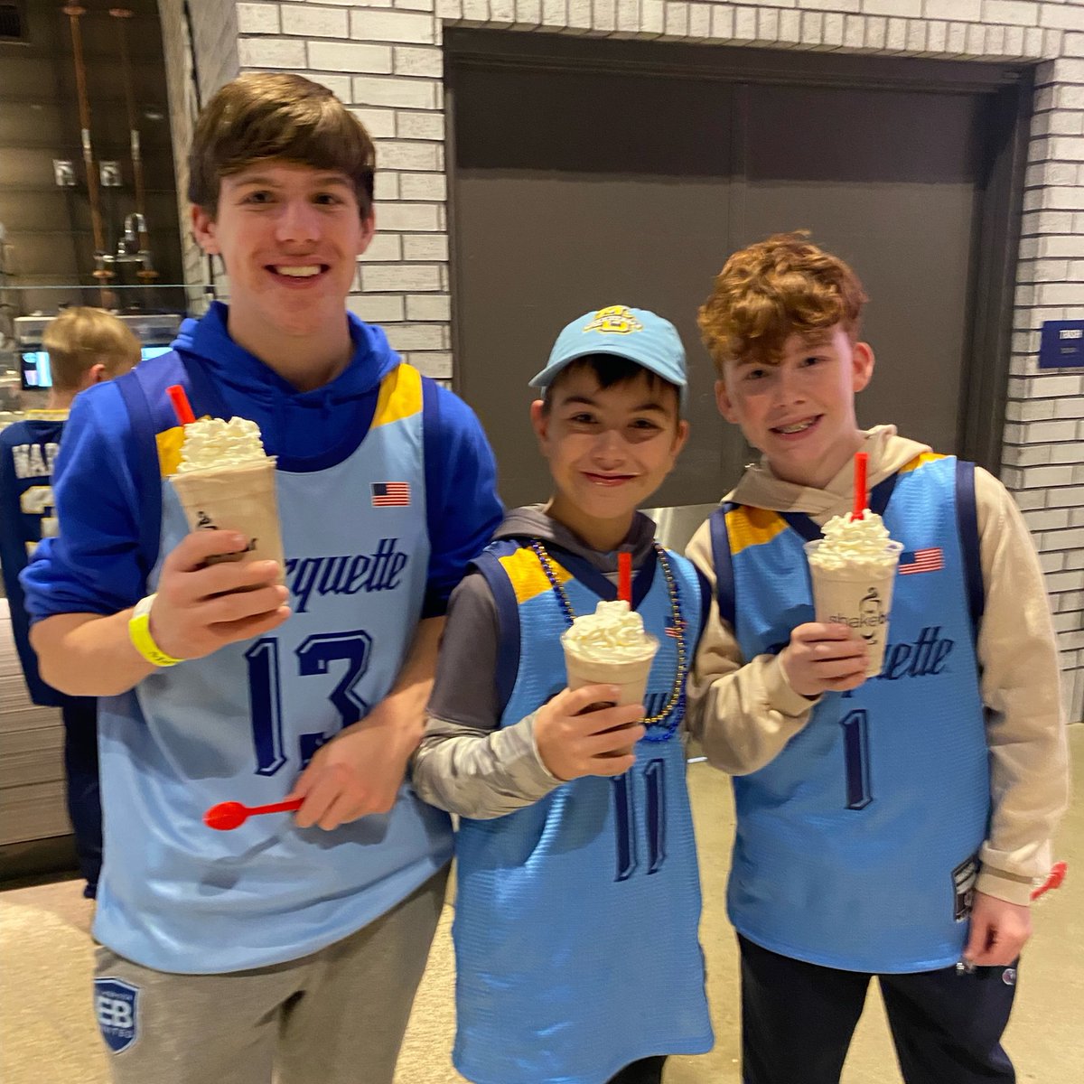 AWAY GAME WIN MILKSHAKES!!! #R32 #MMSelfie <a href="/MarquetteMBB/">Marquette Basketball</a>  #MUBB #IndyGame