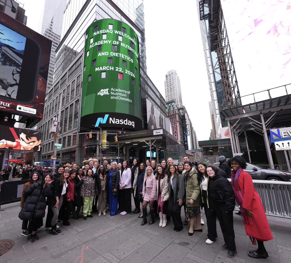 As the world's largest organization of food and nutrition professionals, @eatright is committed to improving the nation’s health & advancing the profession of dietetics. 🍎

Thanks for celebrating #NationalNutritionMonth at the @NasdaqExchange Closing Bell! 🛎️