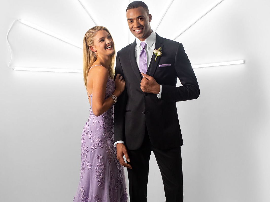 BridalEleganceC's tweet image. Prom is right around the corner! 🌟 Make sure to come to Bridal Elegance and Gentlemen's Choice Tuxedos to find the hottest looks for the big night.  #PromReady #BridalElegance #GentlemensChoiceTuxedos #promdresses #Promtux🕺👗✨