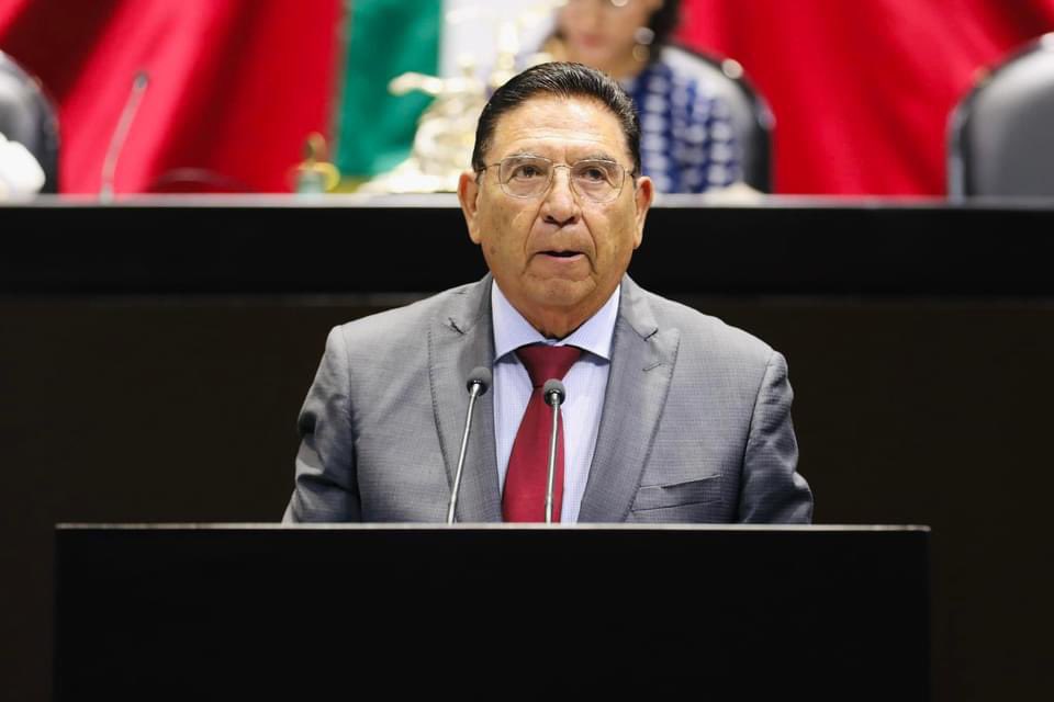 jaime_martinezl's tweet photo. Por unanimidad, en la @Mx_Diputados aprobamos reformar la Ley Orgánica de la #ArmadaDeMéxico, a fin de establecer una reorganización en el #MandoNaval.
Ello reforzará los liderazgos de mando y mejorará la eficiencia del #PersonalNaval en el mar, en el aire y en la tierra. ⚓️🇲🇽 https://t.co/LBCgRrBdUG