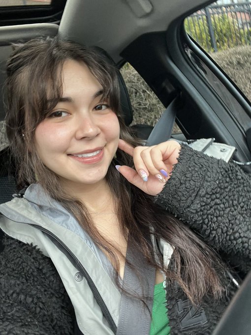 1 pic. No make up selfies 🩷 https://t.co/UTt8YzprHe