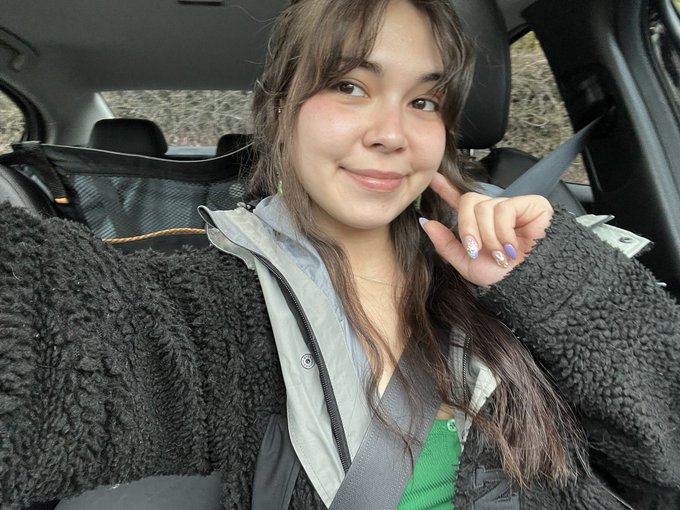 2 pic. No make up selfies 🩷 https://t.co/UTt8YzprHe