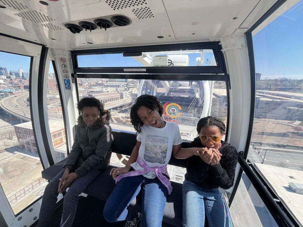 HelpKCKids's tweet photo. 🌸#SpringBreak is in full swing at the Clubs! This week our Thornberry kiddos had a blast exploring downtown KC & riding the #KCWheel at PennWayPoint. Seeing KC from the sky was a perspective-changer. 1 more week of fun to go - stay tuned for more! #helpkckids #GreatFutures https://t.co/D9EObLIjM3