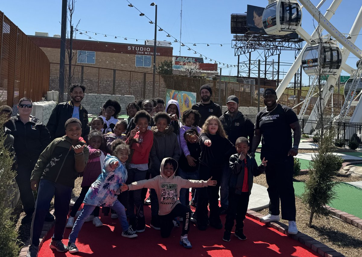 HelpKCKids's tweet photo. 🌸#SpringBreak is in full swing at the Clubs! This week our Thornberry kiddos had a blast exploring downtown KC & riding the #KCWheel at PennWayPoint. Seeing KC from the sky was a perspective-changer. 1 more week of fun to go - stay tuned for more! #helpkckids #GreatFutures https://t.co/D9EObLIjM3