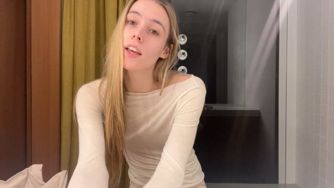 Avva Ballerina is live now! https://t.co/9PtngD2rzu https://t.co/l3YGhCMr7g<a href="/tag/livestream"class="tags"><span>#livestream</span></a>