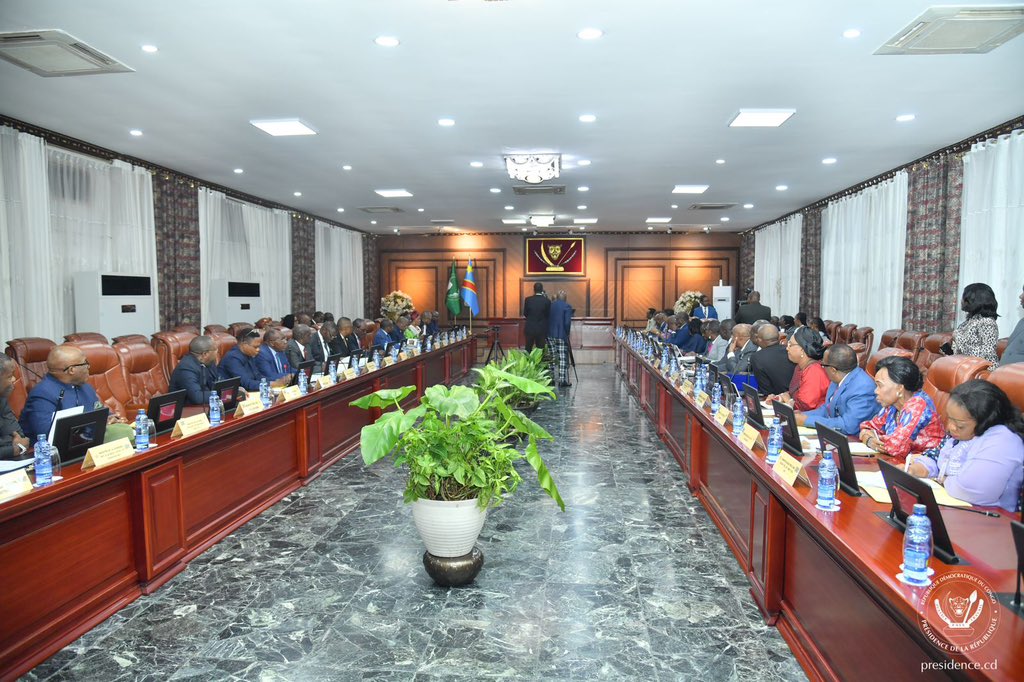 CpcGrand26786's tweet photo. CPC GRAND KATANGA: ce vendredi 22/03/2023 à la cité de l'Union Africaine, le président Félix TSHISEKEDI a présidé la 130ème réunion du conseil des ministres du Gouvernement qui expédie  les affaires courantes, pour revoir des dossiers urgents du pays @Presidence_RDC @fatshi13 https://t.co/jQ9uuL4PG8