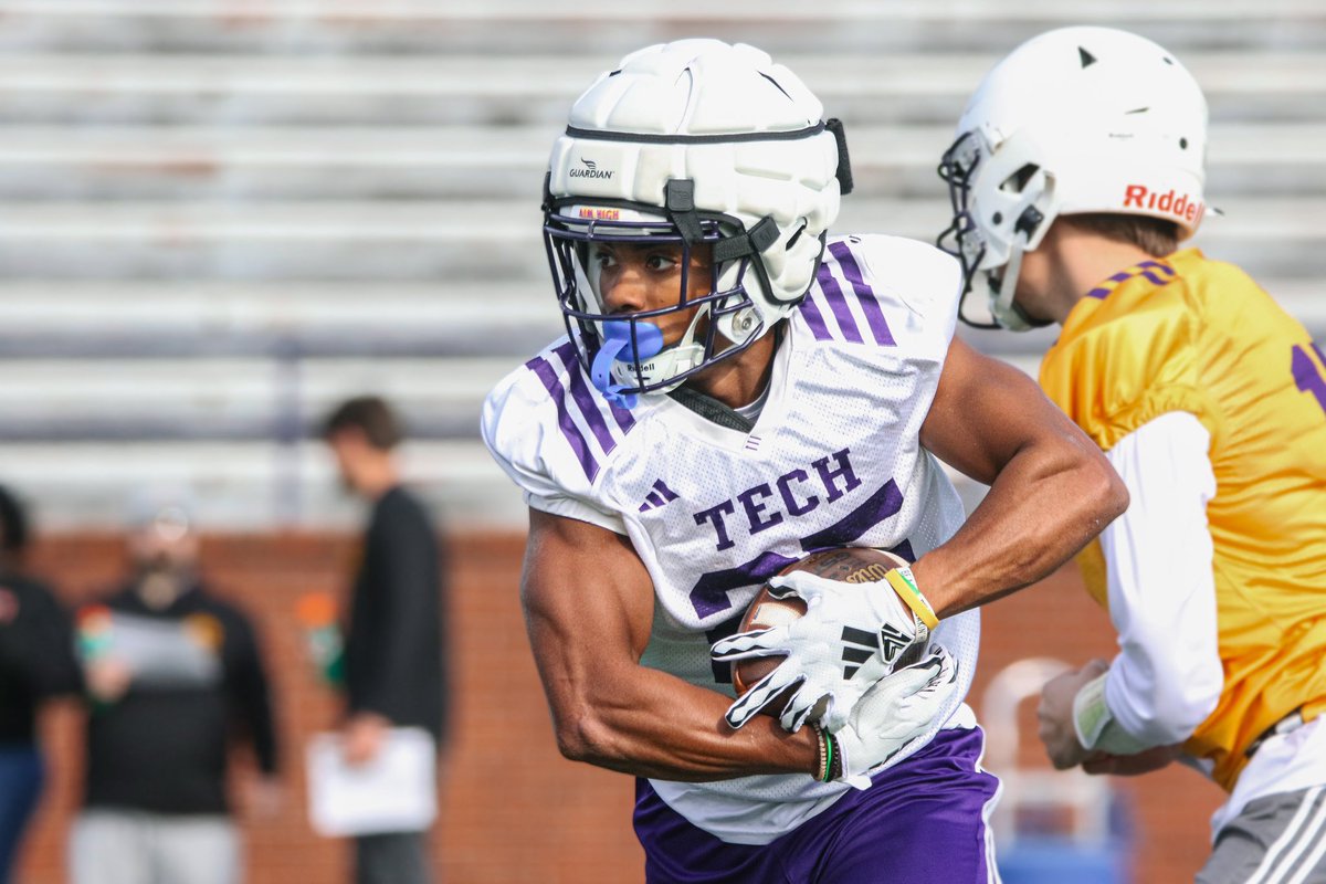 TNTechFootball's tweet photo. 𝙎𝙋𝙍𝙄𝙉𝙂 𝘽𝘼𝙇𝙇 𝙄𝙎 𝙐𝙉𝘿𝙀𝙍𝙒𝘼𝙔 💪🏽

#WingsUp | #AimHigh https://t.co/IxSGvwUOtx