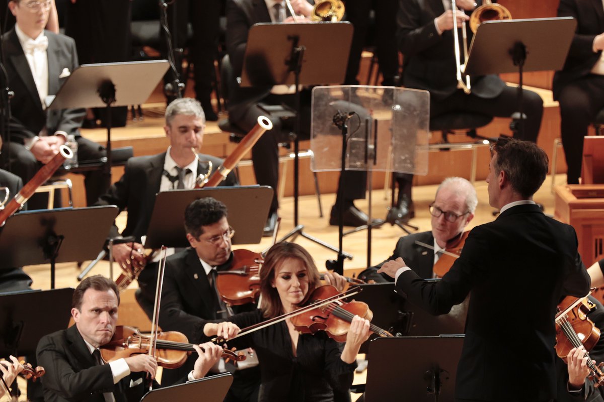 orquestagranada's tweet photo. Gran ovación y una noche para el recuerdo en el concierto XX aniversario del #CoroOCG, con el Réquiem de Mozart como protagonista de la noche. Lucas Macías, Erika Grimaldi, Teresa Iervolino, Airam Hernández e Insung Sim. Un concierto simplemente memorable.

Colabora @FundUnicaja https://t.co/ZNdYtZMFSy