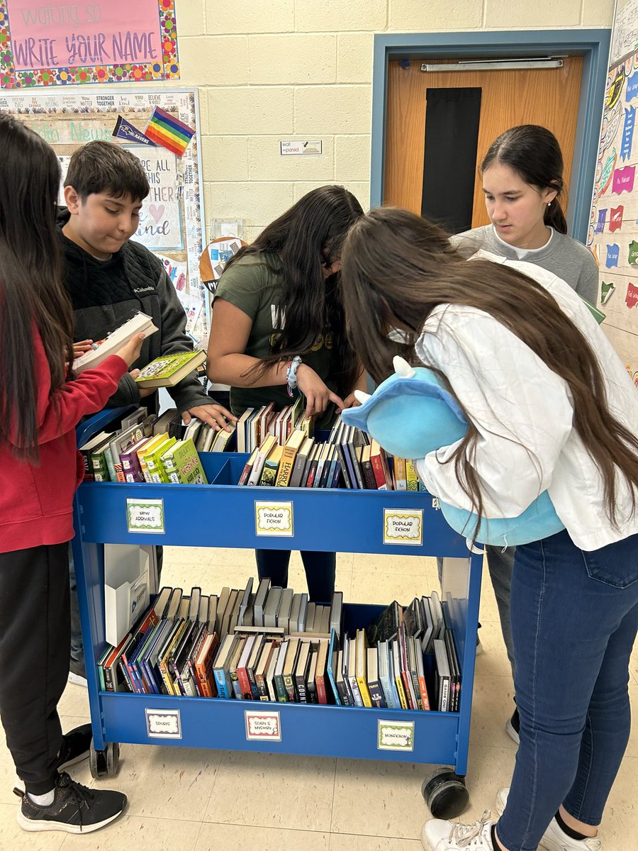 This week @FMS_BCPS Science7 Ss were busy “Fighting Fake News” while many #fmsreaders enjoyed the mobile library that pushed into their classrooms. @BCPSLMP