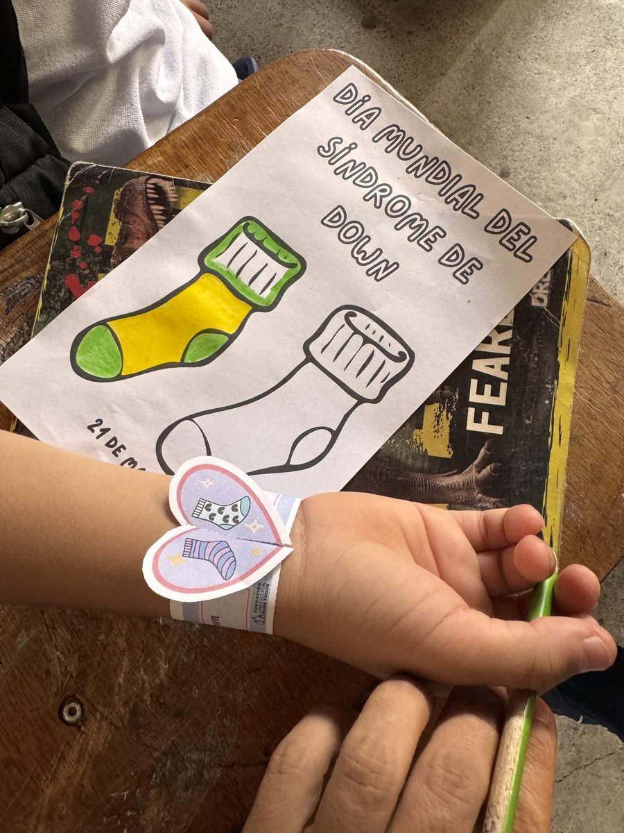 SecEducacionAnt's tweet photo. ¡Celebrando la diversidad y la inclusión en el día internacional del síndrome de Down!
Los estudiantes de tercero de la I.E. Los Ángeles en Angelópolis reflexionan sobre su slogan institucional, "Humanizamos la Educación". Valoran y dan significado al respeto por las diferencias. https://t.co/poG0FLPolh