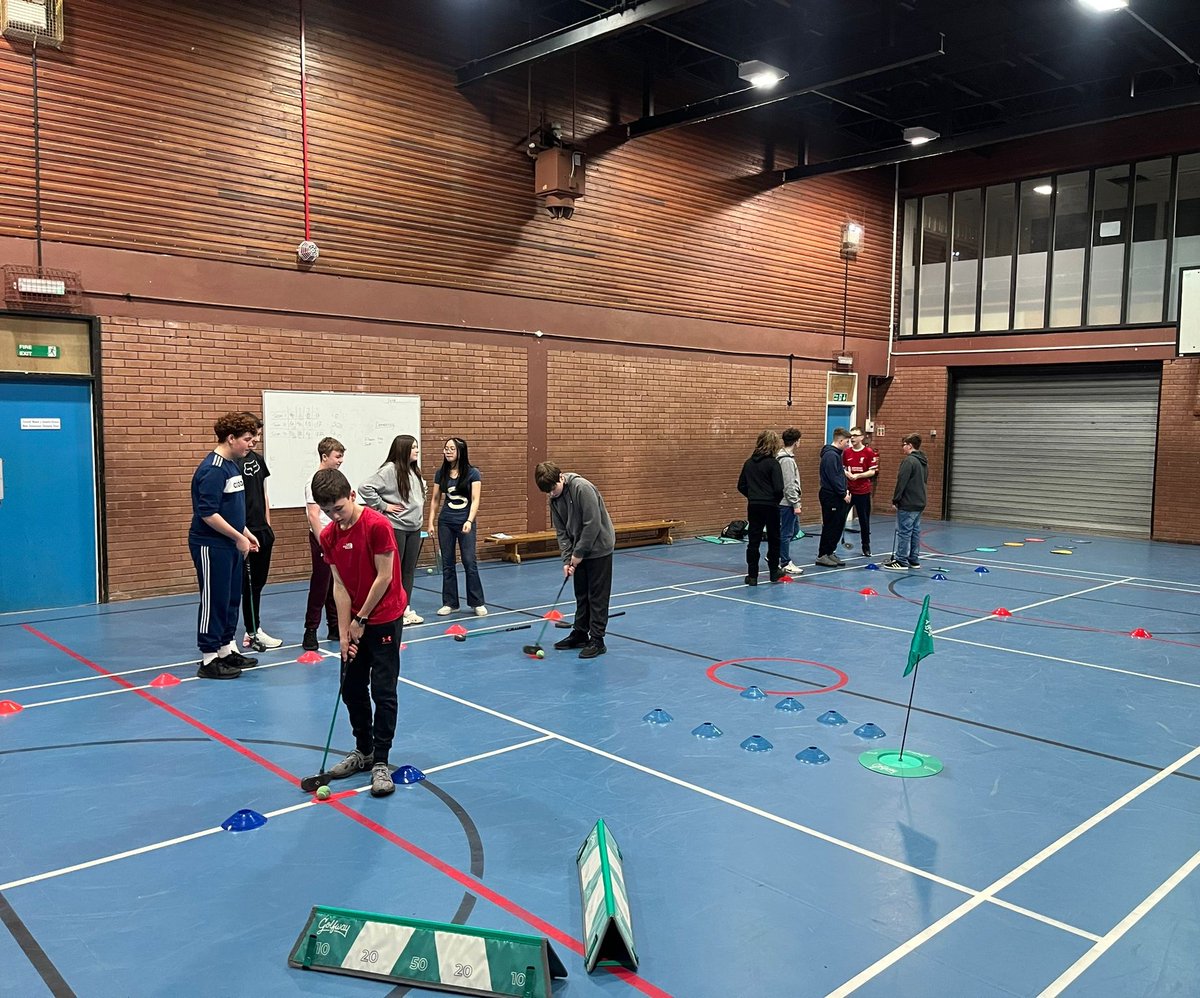 A big thank you to Lara & Ethan for delivering some golf taster sessions to our Yr9 & Yr11 students today. They really enjoyed trying something new! ⛳️ #NotInMissOut @torfaensport @Sport_CHS @CwmbranHead @CwmbranHigh