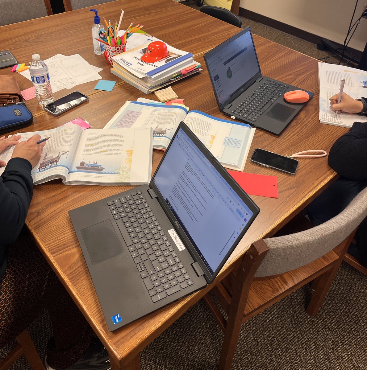 MsHdzTweets's tweet photo. 6th grade teachers @KlentzmanTigers working during their planning time in the RLA office to Internalize, Differentiate, and ensure student success! @AliefISD @MariaRSlaughter https://t.co/TLViJhHCJb