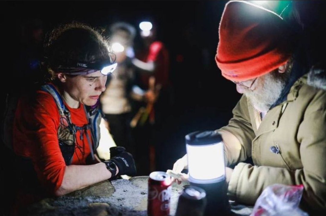 TerritorioTrail's tweet image. #BM100 | 

Jasmin!
Jasmin!!
Jasmin!!!
Jasmin!!!!

God save the Queen!!!!!

Jasmin Paris es el finisher número 20 de Barkley Marathons y la primera mujer en finalizar la prueba.

Completa el “loop” 5 en 59h58’.

#bm100