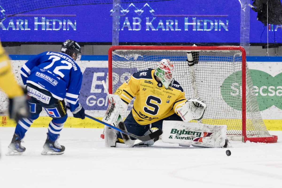 BIK_Karlskoga's tweet photo. BIK AVGÖR I 5:E PERIODEN!!!

Bofors vinner kvartsfinal 3 på hemmaplan med 3-2 efter förlängning och tar därmed ledningen med 3-0 i matcher.

Målskyttar för BIK är Eskild Bakke Olsen, Hampus Plato och Kalle Jellvert.

Tack för stödet, Nobelhallen! 🤍💙

#BIKKarlskoga #StoltaBIKare https://t.co/ycLtCwQKkz