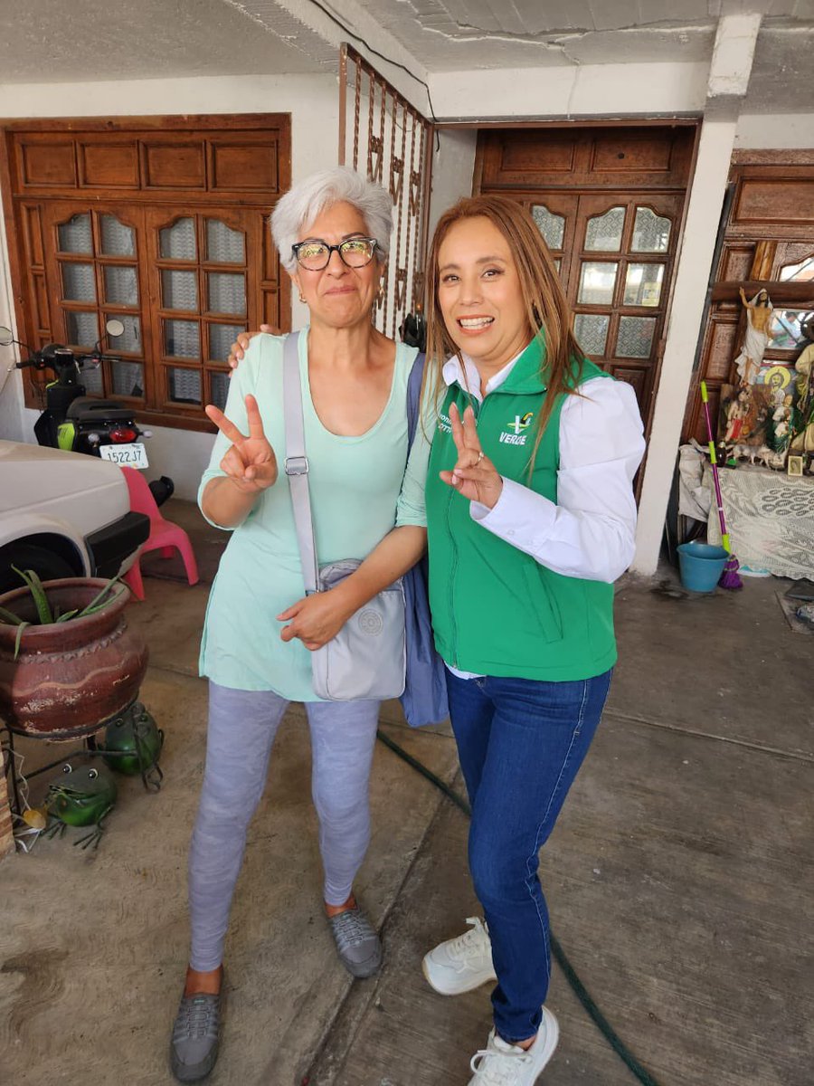 IvonneMacielF's tweet photo. Reunidas con mujeres líderes en Ecatepec, trabajando juntas por un mejor mañana. Compartiendo ideas, escuchando necesidades y construyendo un futuro más próspero para nuestra comunidad. 💚🤝 #MujeresLíderes #CompromisoConEcatepec #ConIvonneVa #MujeresQuePiensanEnGrande https://t.co/hXfAzqXGfj