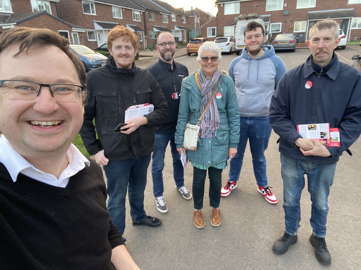 Light nights mean Friday night sessions… Out with incredibly popular local @broxtowelabour Cllr @Petebales - everyone knows him!