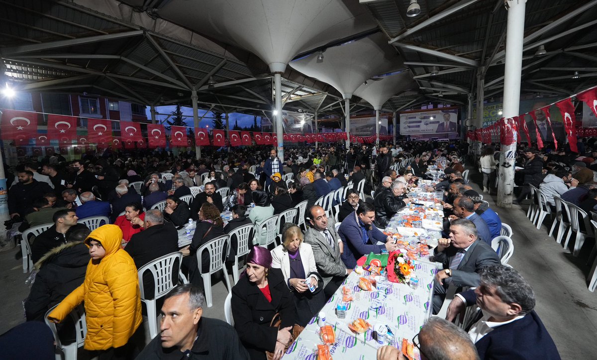 Adana’da AK Parti Genel Başkan Yardımcımız ve AK Parti Sözcüsü Sayın Ömer Çelik, İçişleri Bakan Yardımcımız Sayın Mehmet Sağlam, Yüreğir Belediye Başkan Adayımız Sayın Dr. Halil Nacar’ın katılımıyla, kıymetli vatandaşlarımızla birlikte iftar sevincimizi paylaştık.

Adana’nın
