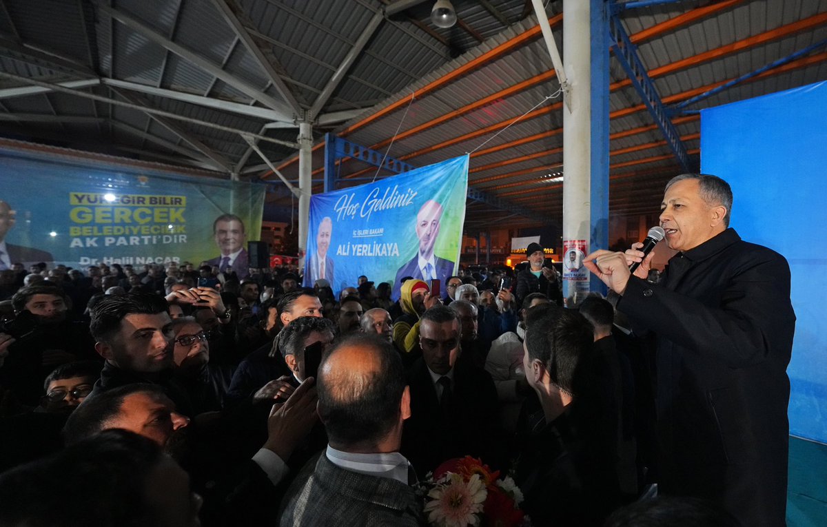 AliYerlikaya's tweet photo. Adana’da AK Parti Genel Başkan Yardımcımız ve AK Parti Sözcüsü Sayın Ömer Çelik, İçişleri Bakan Yardımcımız Sayın Mehmet Sağlam, Yüreğir Belediye Başkan Adayımız Sayın Dr. Halil Nacar’ın katılımıyla, kıymetli vatandaşlarımızla birlikte iftar sevincimizi paylaştık.

Adana’nın yiğit insanlarının, civanmert insanlarının bize sofralarıyla birlikte, gönüllerini de açtığını biliyoruz. 

Allah hepsinden razı olsun.

İçişleri Ailesi olarak biz de Adana’nın huzuru ve güvenliği için canla başla çalışıyoruz, çalışmaya da devam edeceğiz.

Adanalı hemşehrilerimizle, 1 Haziran 2023-15 Mart 2024 tarihleri arasında güvenlik güçlerimizin organize suç örgütleri, zehir tacirleri, suç odaklarıyla ilgili mücadelemizin verilerini paylaştık.

Biz durmayacağız, duraksamayacağız. Suçta kibirlenenlerin enselerinde olmaya devam edeceğiz.

Rabbim tuttuğumuz oruçları kabul etsin.

📍Adana