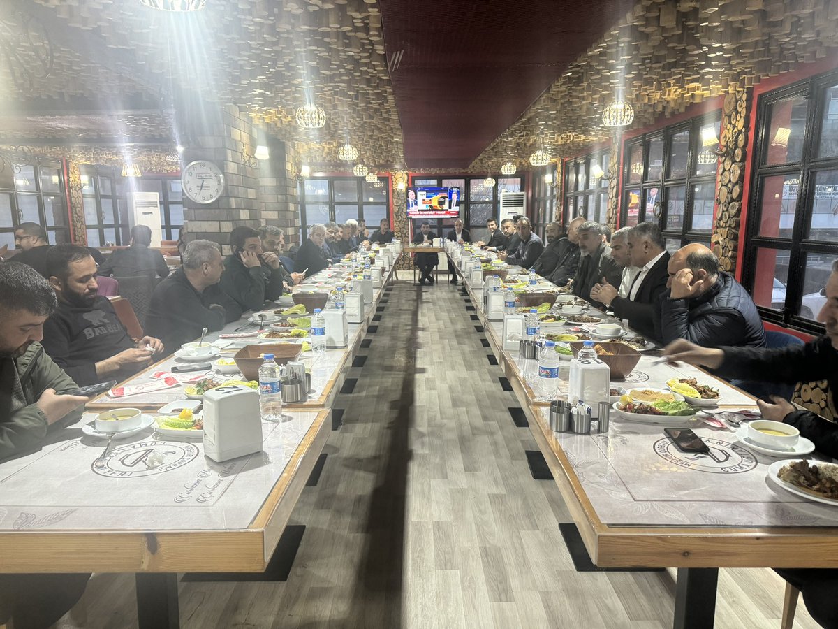 Başkanımız <a href="/Naciekremoglu/">Hanifi EKREMOĞLU</a> yönetim kurulu üyelerimiz ile iftar yemeğinde bir araya geldi