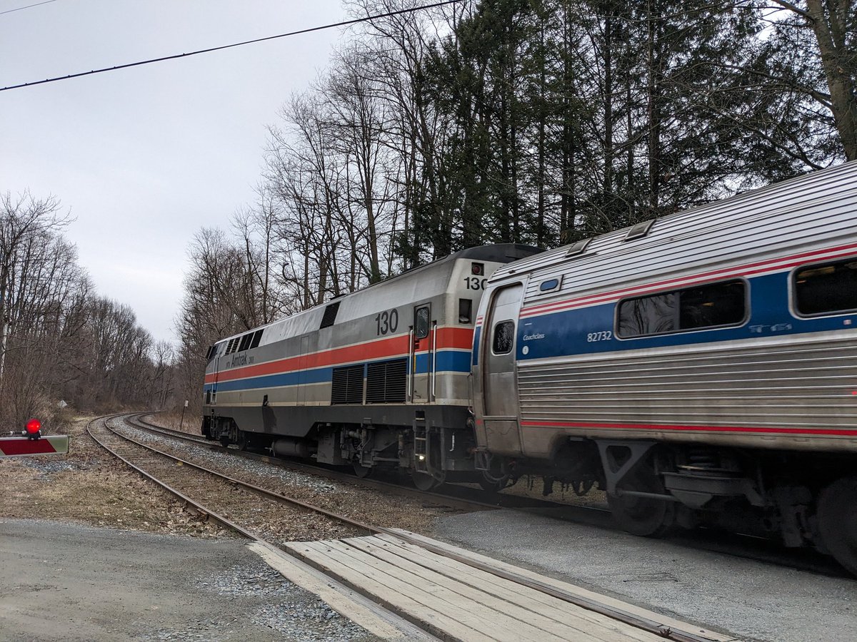 sturmovikdragon's tweet photo. Just caught @Amtrak Phase 2 #HeritageUnit at the Putney bracket mast. It'll wait out tomorrow's storm in St. Albans VT since 57 (23) was proactively cancelled. https://t.co/qn65NJMcyr