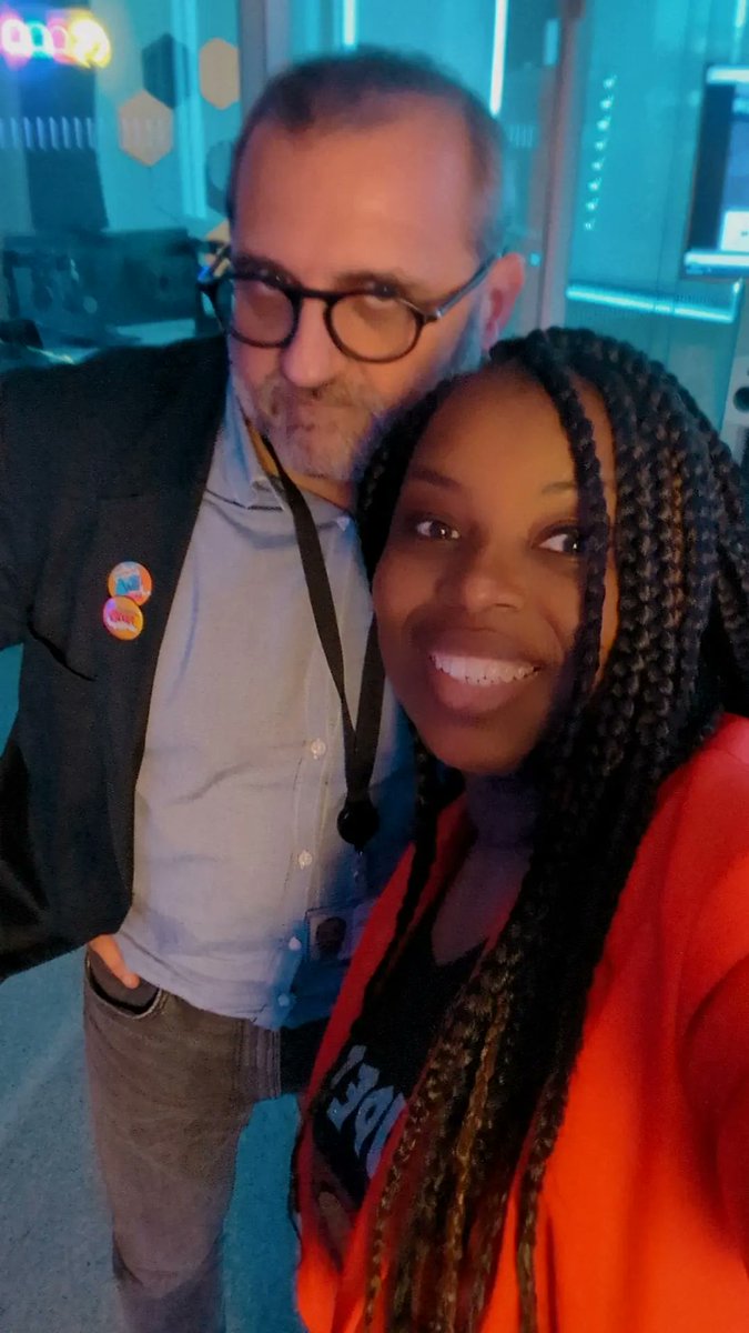 MedinaKone's tweet photo. #vidmaviedeprof 
Fière de notre cours #podcast for marketing &amp; influence!Nos étudiants performent en conception, techniques &amp; #contenumarketing.
☝🏼👩🏽‍🏫Ma méthode : cours théoriques &amp; pratique,coaching, #personalbranding.
Thx @Corto13 dir prodb&amp;mon appui tech @WPMFR 
N°1 @IIMparis https://t.co/3TE4Q0NrUD