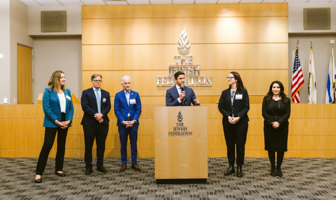 We brought together over a dozen elected officials and more than 100 CEOs and board leaders of Jewish organizations, in partnership with @JPACcalifornia and @jfsla, for our annual LA Leaders Cocktail! Together, we make our city a more inclusive, safe, and thriving place.