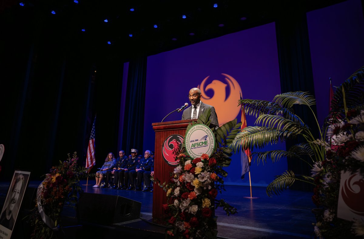 I was honored to speak at the 30th annual Employee Memorial Ceremony yesterday to recognize City Employees who gave their lives serving the City of Phoenix. It's important we remember their commitment to public service and continue their work to build the Phoenix of tomorrow.