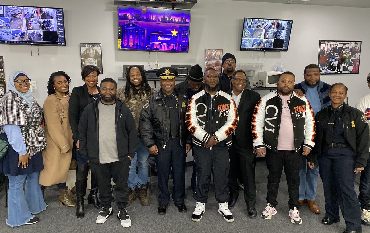 A group of Detroit residents attended the 1st One Detroit Public Safety Forum held at Emani’s Barber & Beauty Shop. At the forum community members shared their thoughts on violent crime, and police and community relations.