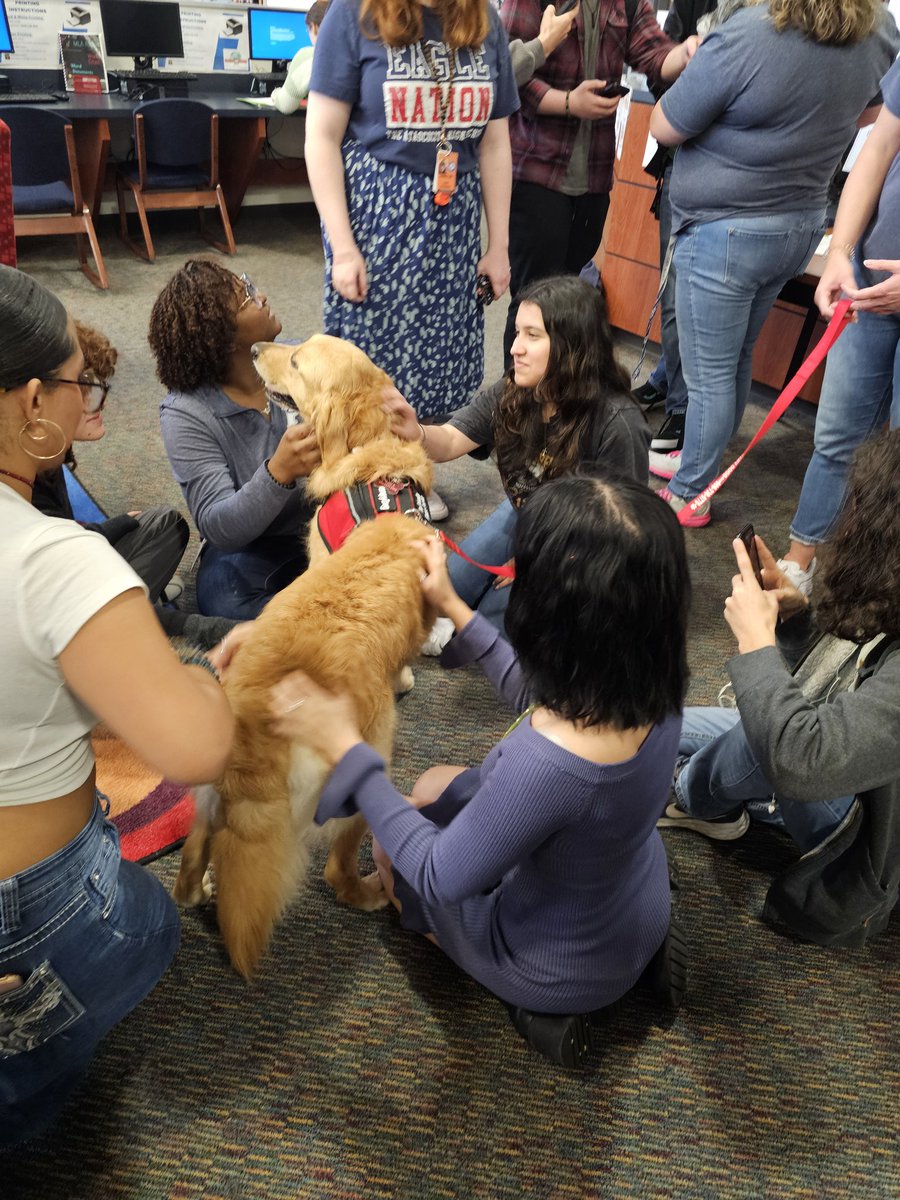 Thank you @HumbleISD_AHS @AtascocitaHosa for bringing in therapy dogs at lunch today! Such a perfect way to end the week! @HumbleISD #humbleisd #therapydogs #therapy #mentalhealth #meantalhealthawareness #mentalhealthmatters #studentsupport #socialemotionallearning