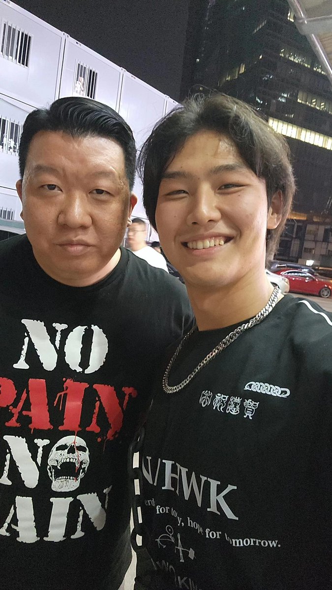 Had dinner with the most promising talent from China, @OWEJunjie tonight. At 24 years of age, he's already been wrestling in GLEAT often. A tremendous talent, looking forward to see him wrestling tomorrow's @KOPWrestling show.