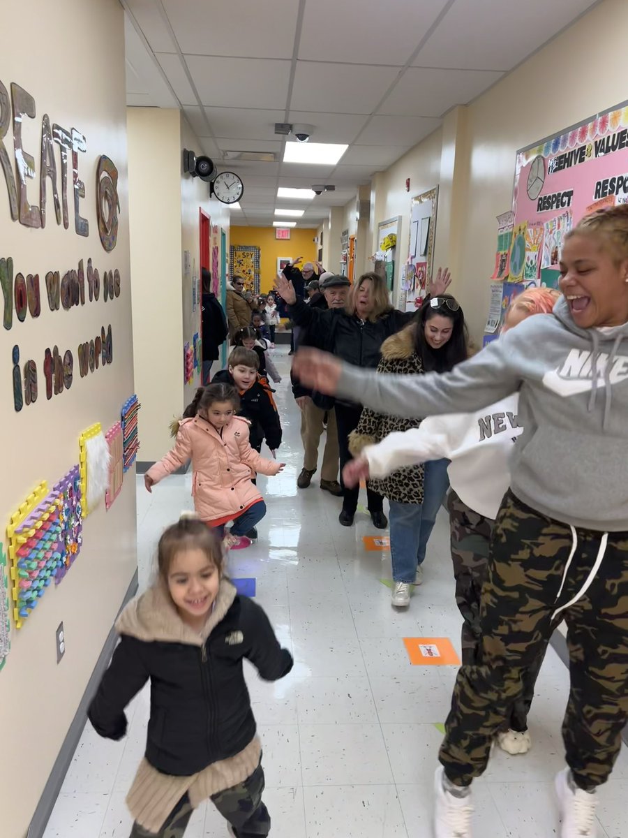 D31BeeHiveSI's tweet image. Exploring math in motion! Our Victory crew tackled our very own math obstacle course today! Counting, sorting, and problem-solving every step of the way. Who knew learning could be this fun? 🚀 #MarchMathMadness 
@DrJoyAbrams @AP_JelaniMiller @DrMarionWilson @CSD31SI @NYCSchools