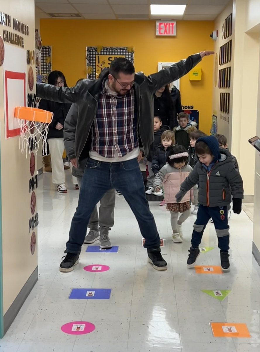 D31BeeHiveSI's tweet image. Exploring math in motion! Our Victory crew tackled our very own math obstacle course today! Counting, sorting, and problem-solving every step of the way. Who knew learning could be this fun? 🚀 #MarchMathMadness 
@DrJoyAbrams @AP_JelaniMiller @DrMarionWilson @CSD31SI @NYCSchools