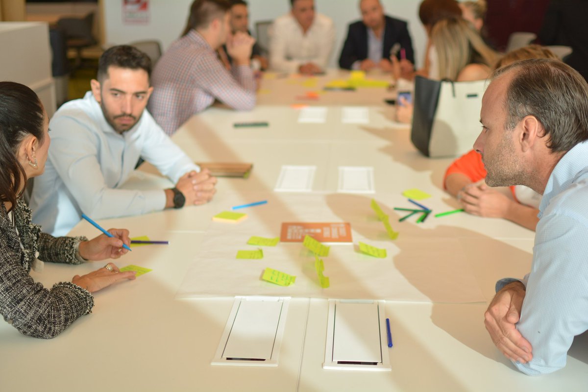 ♻️ ¡Realizamos un desayuno con intendentes y empresarios del sector público y privado para dialogar y poner sobre la mesa políticas, propuestas y acciones para una Mendoza más sostenible!
Asistieron más de 50 empresarios, 11 municipios y 6 intendentes 💪🏼.