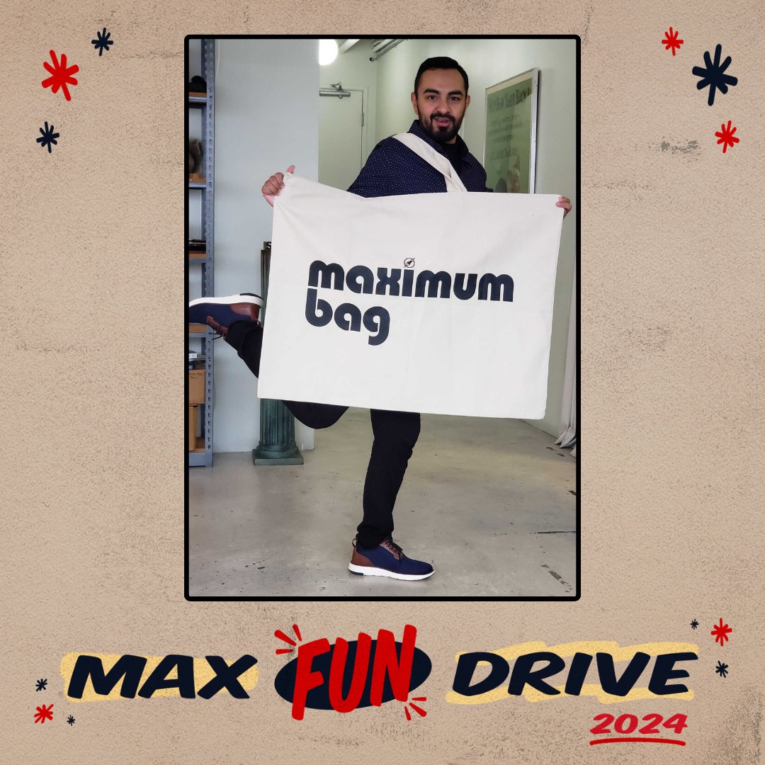 MAXIMUM BAG. 
Beautifully modeled by the Daniels. 
Not those Daniels. OUR Daniels.

It can be yours if join at or upgrade to $35/month. But only if you join or upgrade before the of #MaxFunDrive