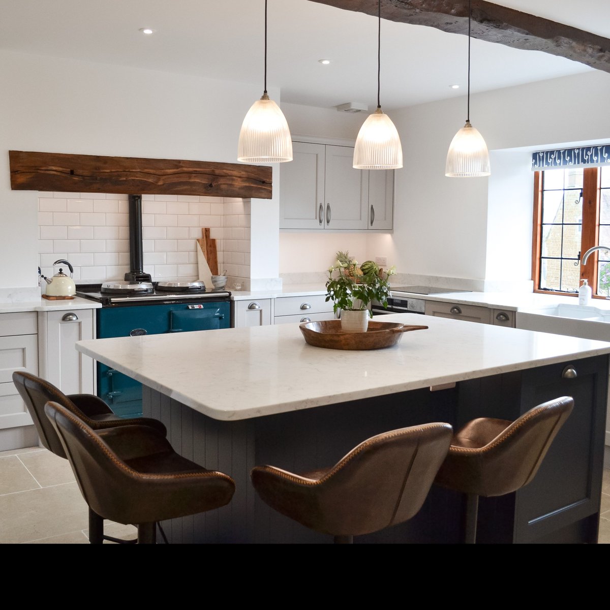 The Traditional atmosphere that this Shaker Kitchen creates is truly unmistakable - and truly Masterclass Kitchens. 💎🏠⁠ .⁠ 📸Ashbourne Heritage Grey and Oxford Blue⁠ ✍️@moultonkitchens⁠