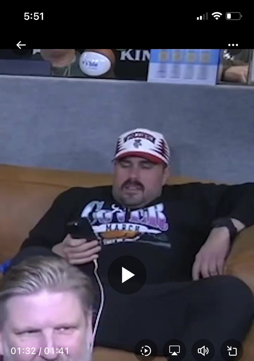 gus_king1's tweet photo. @BarstoolBigCat https://t.co/Ha7pn03eLy