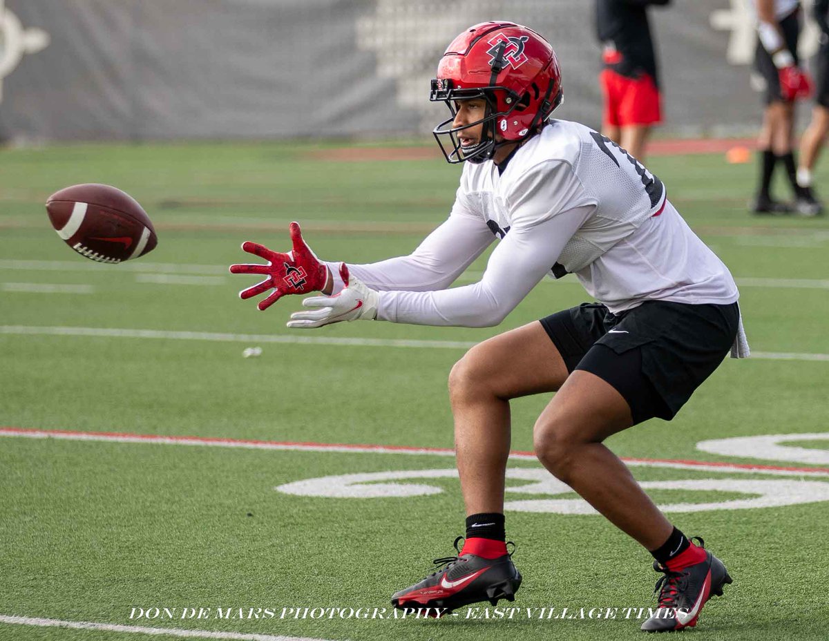 Aztecs in Action @AztecFB # 27 Jelani McLaughlin @Jx1ani Position Safety Height 6-0 Weight 195 Class Freshman Hometown San Jacinto, Calif. High School Citrus Valley High @EVT_News @TheSDSUPodcast @SD_SportingNews