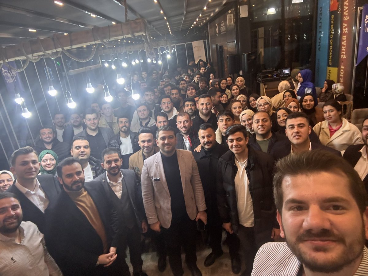 📌Gençlik Aşkıyla Gaziantep 

AK Parti Genel Merkez Gençlik Kolları Genel Başkan Yardımcımız sayın <a href="/YUSUFSALTIK_/">Yusuf SALTIK</a> ile birlikte İl Gençlik Kollarımızın düzenlediği Gençlik Buluşmasına katılım sağladık. 

Gençlik ile buluşmamıza vesile olan İl Başkanımız sayın <a href="/avmustafadurmus/">Av. Mustafa Durmuş</a>’a