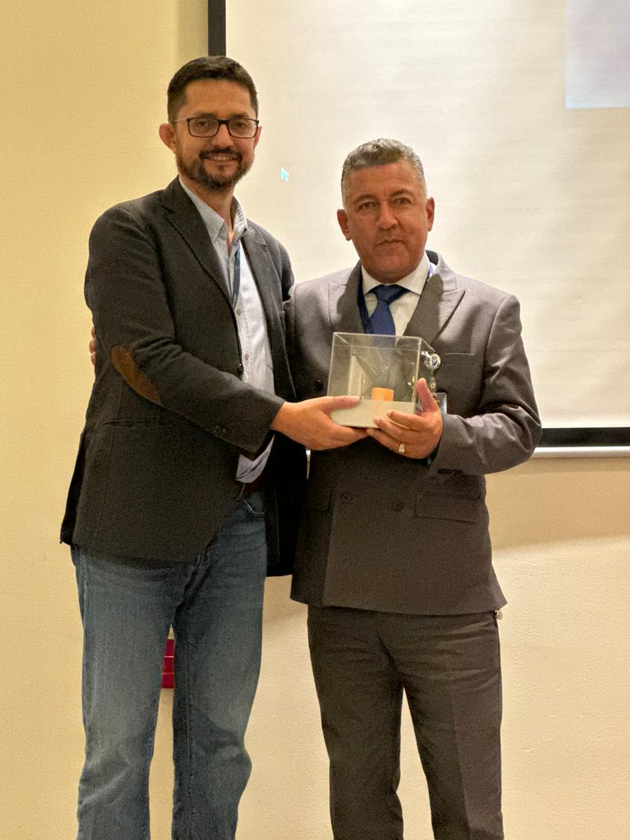 🎉Felicitamos a nuestro compañero César Arteaga, jefe de Seguridad de Quiport, quien recibió un reconocimiento en la categoría Mención Especial Trayectoria AVSEC Destacada, en los premios Seguridad de la Aviación Ecuador, otorgados por @QuitoAeropuerto.