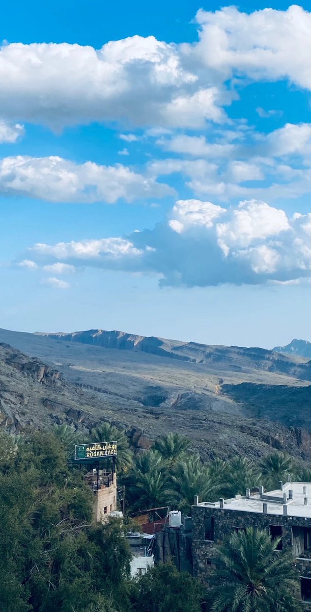 " ما فائدة تلك الهيبه المزيفه امام الناس وانت تبكي لان حبيبتك حظرتك وتبغا تحرق العالم من اجلها !! اين نعيش نحن يها الوغد "