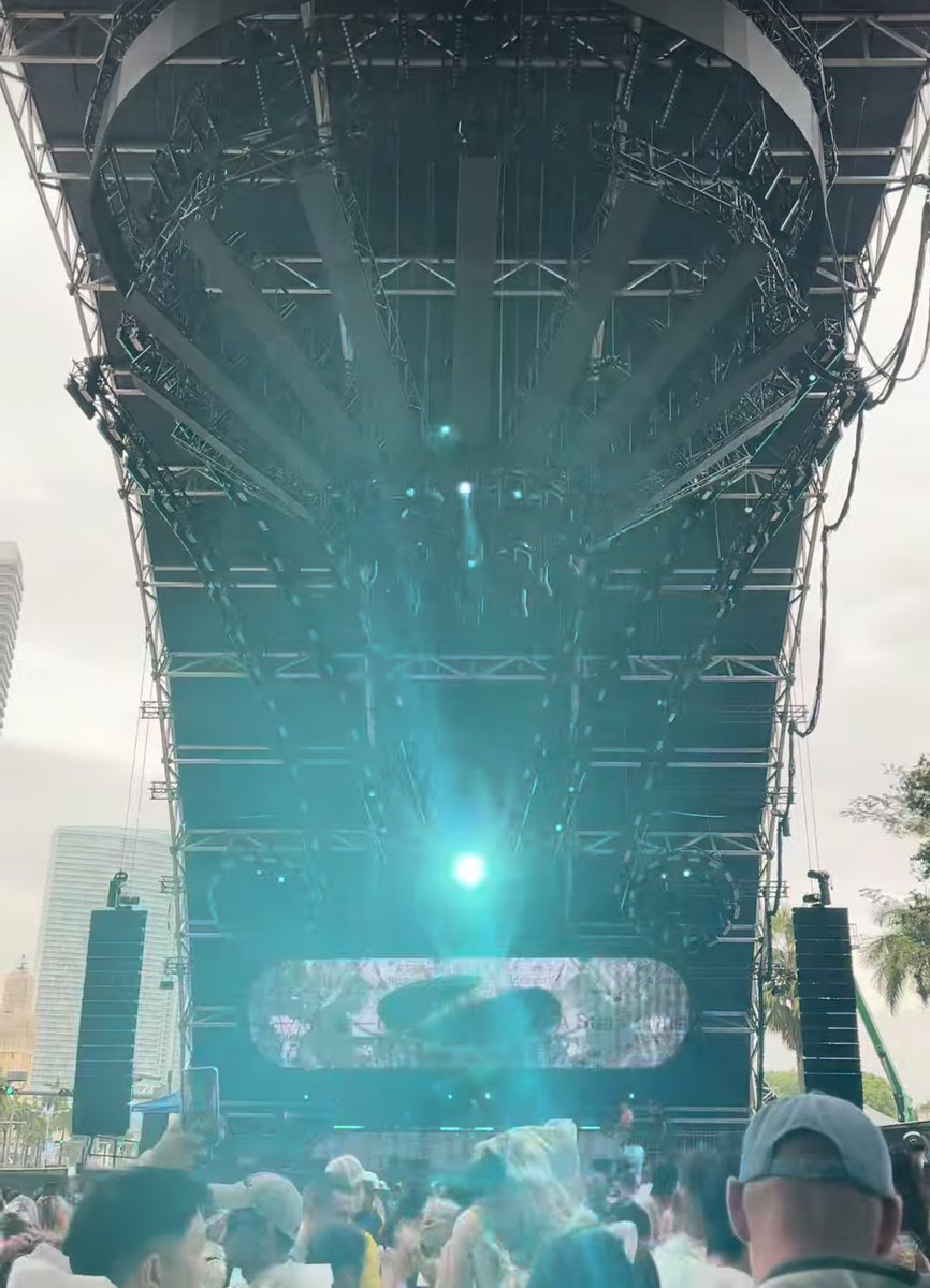 ClaudiaRes80's tweet image. Let’s get this started!!! @ultra @CityofMiami #ultramiami2024 💃👸🪩🍾🥳🎉