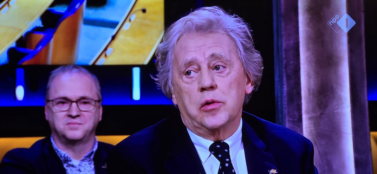 marcelbar8's tweet photo. Ben wederom blij met Ed #Nijpels als luis in de pels bij de VVD. Hij blijft consequent zijn afkeer uitspreken over regeren met #Wilders. Eens!
En hij slaat piketpaaltjes op financiële degelijkheid, Oekraïne en klimaatbeleid. Stuk voor stuk ben ik het met #Nijpels eens. #op1npo https://t.co/HMLial86kP