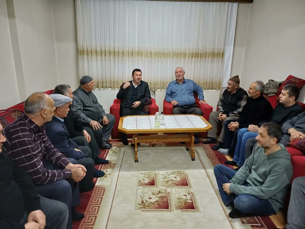 ozcanulupinar67's tweet image. Birlikte çok daha güzel, çok daha güçlüyüz. Ali Gülseven ve Sivaslı Hemşehrilerimin evine konuk olduk. Ramazan Ayı akşam birlikte içilen çayla çok daha anlam kazanıyor. Teşekkürler Gülseven ailesi ve komşuları...

#GerçekBelediyecilik 
#YenidenBüyükDevrek 
#Devrek