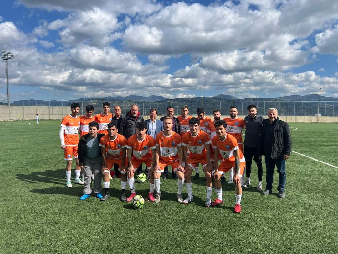 İlçemizin güzide takımı Samandağspor'un Hassa Belediyespor ile karşılaştığı müsabakada gençlerimize destek olmak için ilçe stadımızda takımımızı destekledik.

Takımımızın sezon sonunda şampiyonluk ipini göğüslemesini diliyor, Samandağsporumuza başarılar diliyorum.