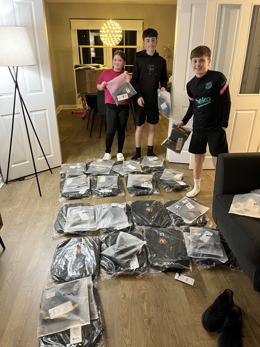 Less than a week to go, before the boys head to Barca for Jordi Cup 24.

Group games now up on the app.

New training kit, polo shirts and bags for the boys. 

Thanks again Julie and Paul Murphy @recruitingtalent 👏👏

Mon the Glenny 💪⚽️👍😎✈️🌞