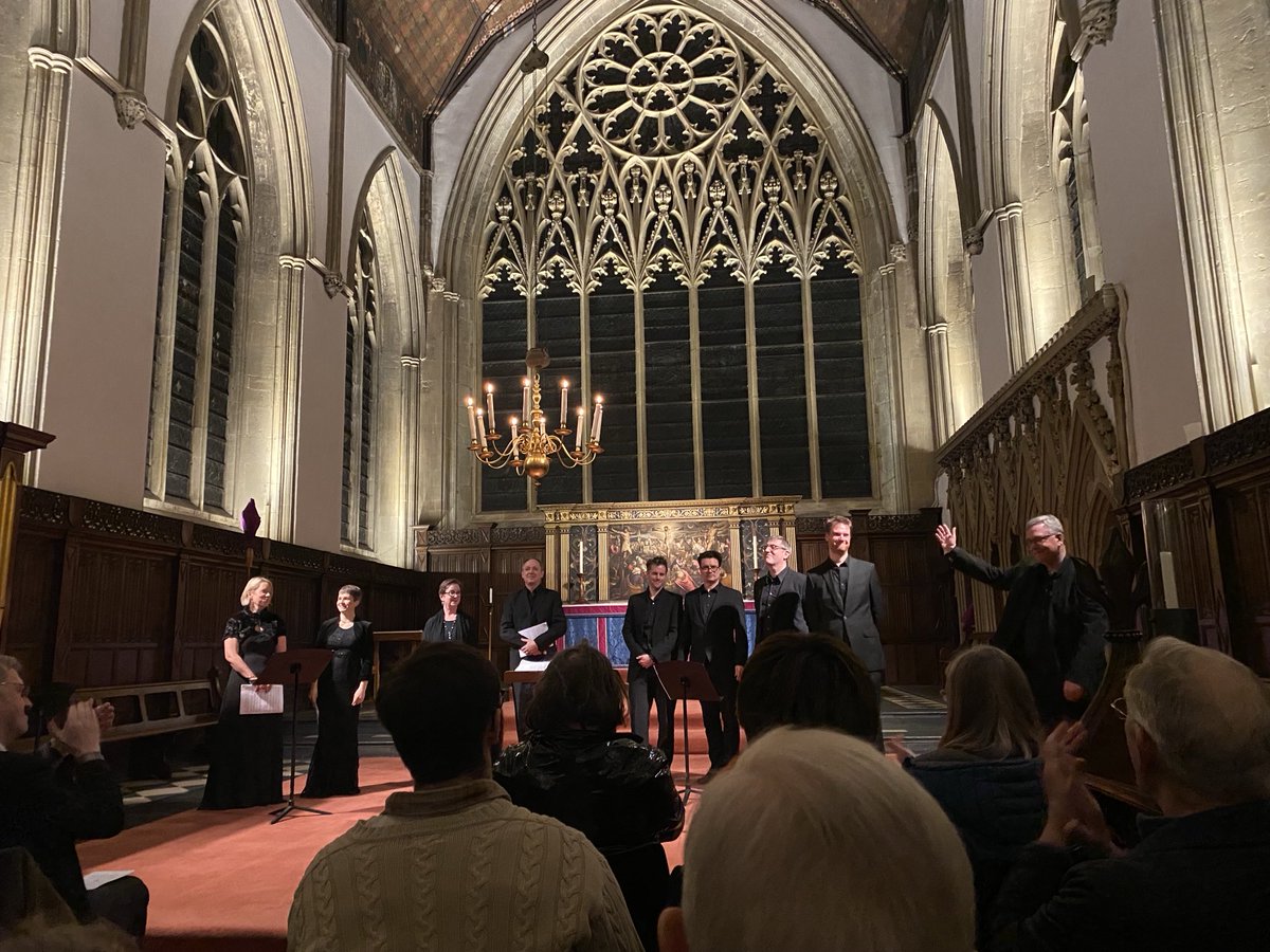 Brilliantly immersive and beautiful concert ⁦@MertonCollege⁩ with ⁦@MertonCollChoir⁩ and ⁦@thecardinalls⁩ this evening. Just fantastic thank you ❤️