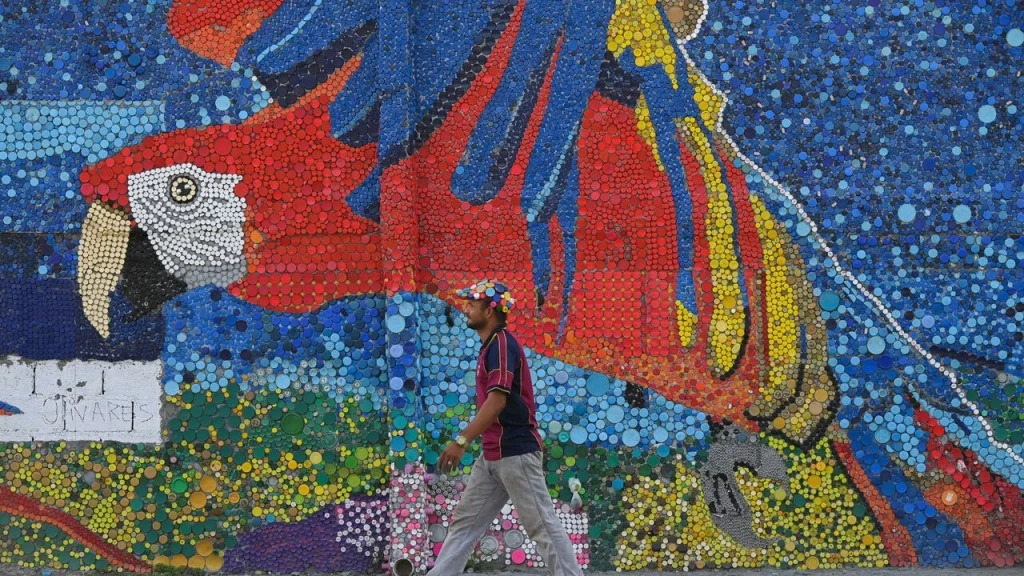 carlosjmelgar's tweet photo. Excited to collab with @Olivarescfc to bring more impact onchain using @base and @CoinbaseWallet. We'll be using these tools to raise funds so we can reward and report social and environmental impact onchain. 

Oscar creates murals using plastic bottle caps. He also runs the Academia Olivares, where he offers hundreds of Venezuelans scholarships to help improve their art skills and monetize their work. We'll be incorporating Based tools to bring it all onchain.

I'm on a mission to help him raise funds to support a homeless shelter and create a mural there. The org, contributors to the mural will be paid onchain and the art will be tokenized, available for everyone to mint at no cost.   

We'll also be funding scholarships to help other creators monetize their work!   

I've sent him .03 on Base, feel free to chip in!   
CBID: https://t.co/vvyJZGf90A

Wallet: 0xa4C065F7a9D21504066C44E610754591e1cE62B4

@ensdomains: olivarescfc.eth and oscarolicvares.eth